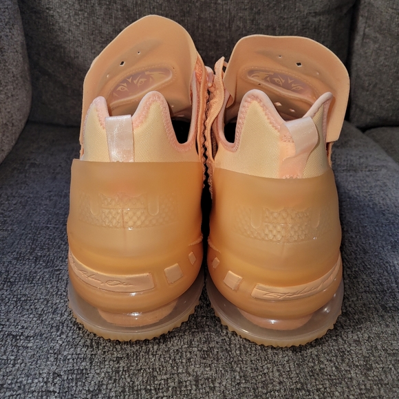 Lebron 18 Melon Tint Size 17 main image 5